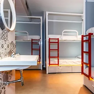 https://sun-moon-hostel.catalonia-hotels.com